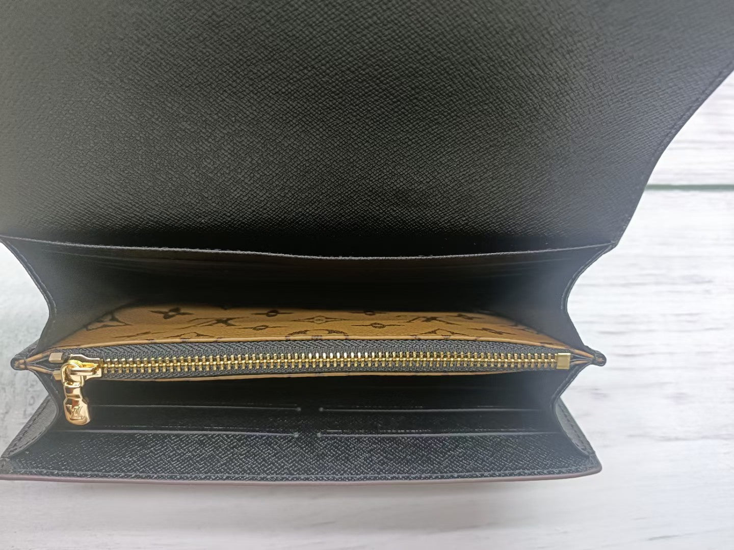 1XE93BDE Stylish leather wallets