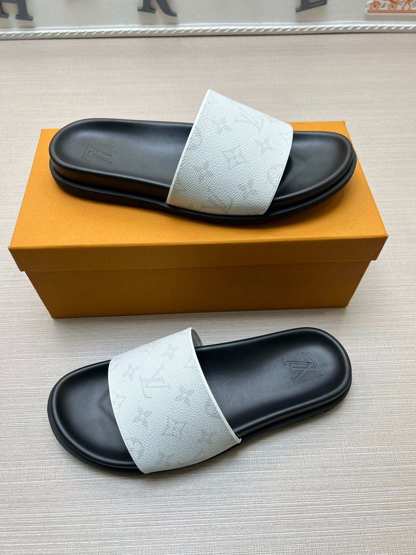 54E58ZDE Stylish slippers