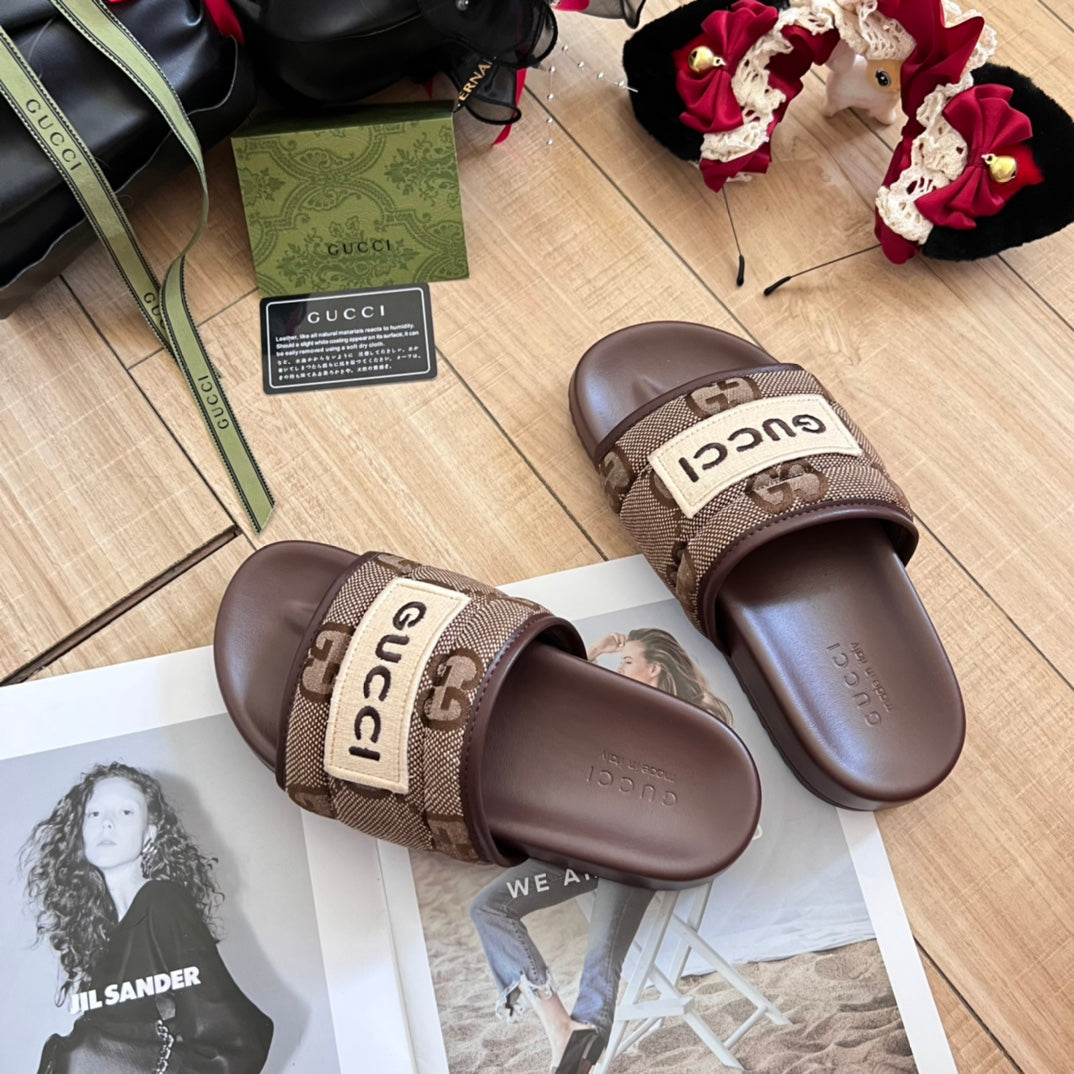 14B84ZDE Stylish Slippers