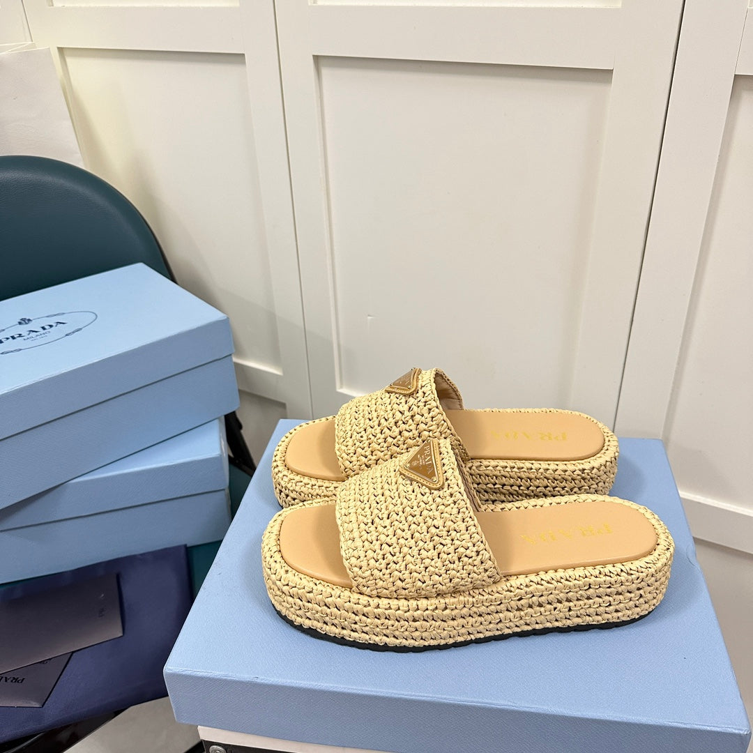 14PD27ZDE Stylish slippers