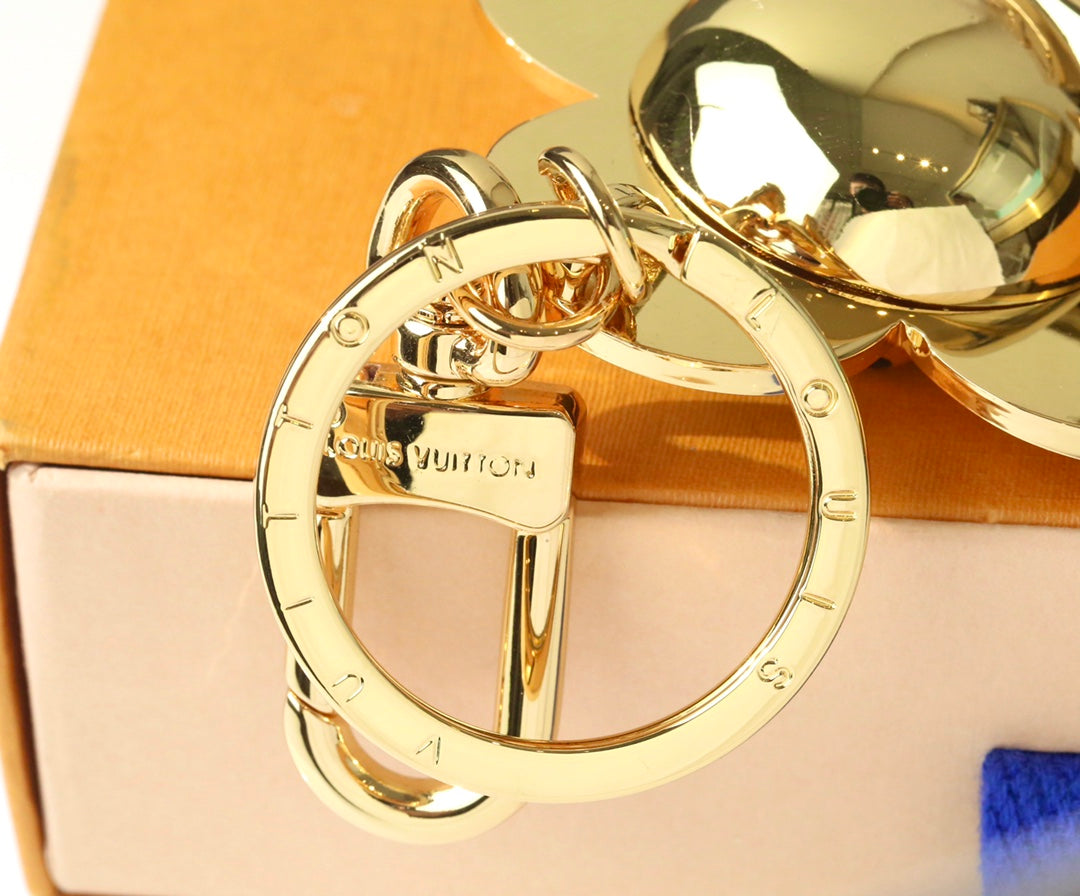 14E67ADE Stylish key closure