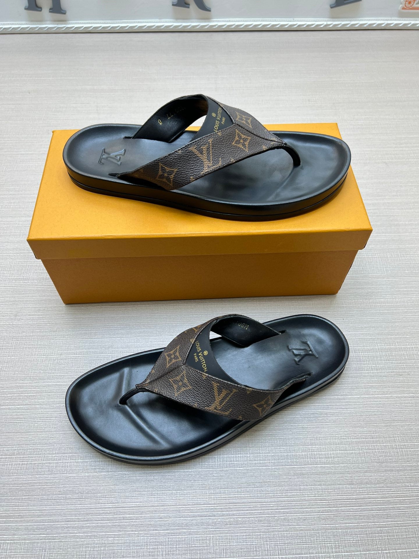 54E85ZDE Stylish slippers