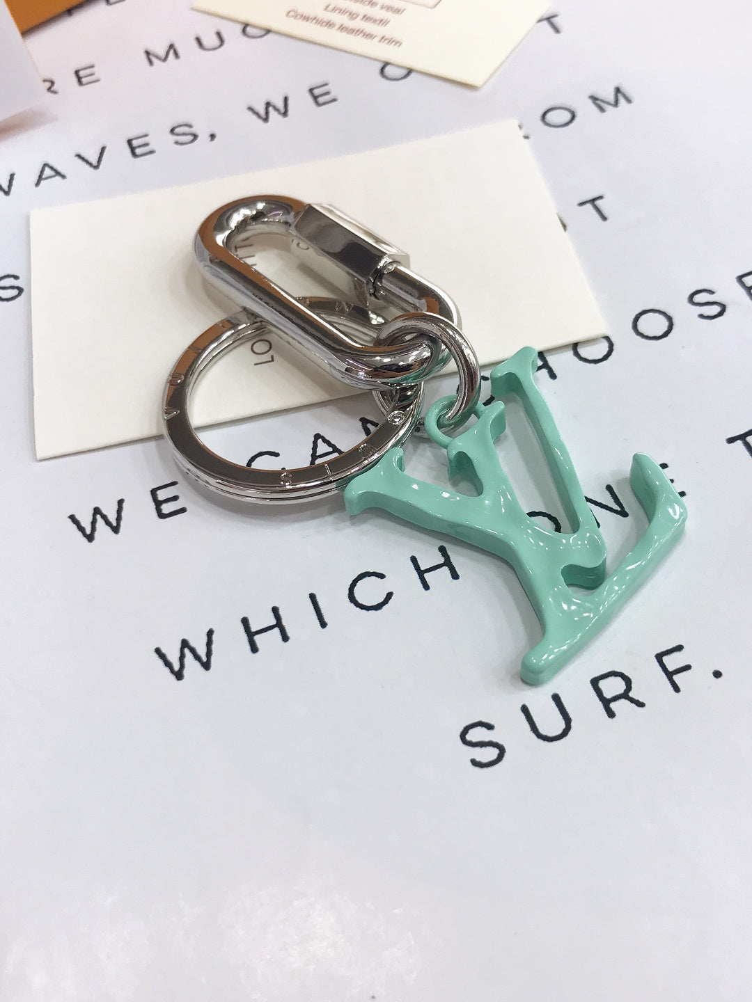 14E29ADE Stylish key closure