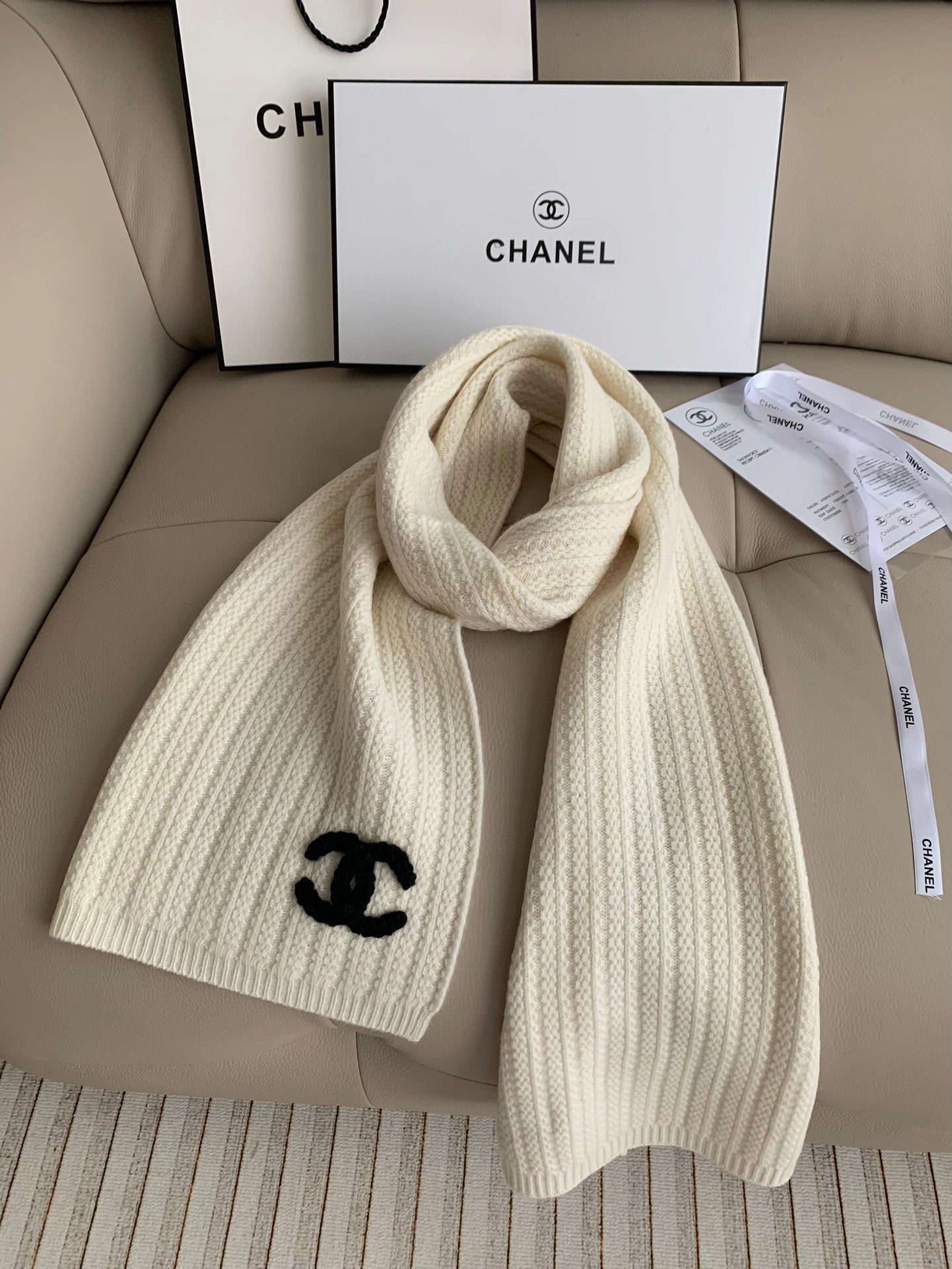 185ZC81WDE Stylish Winter Scarves