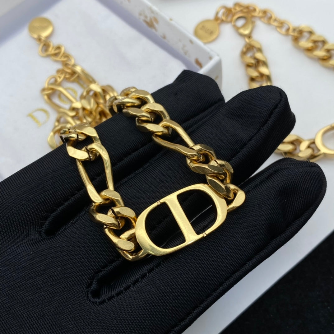 1XD319XDE Stylish Necklaces Bracelets