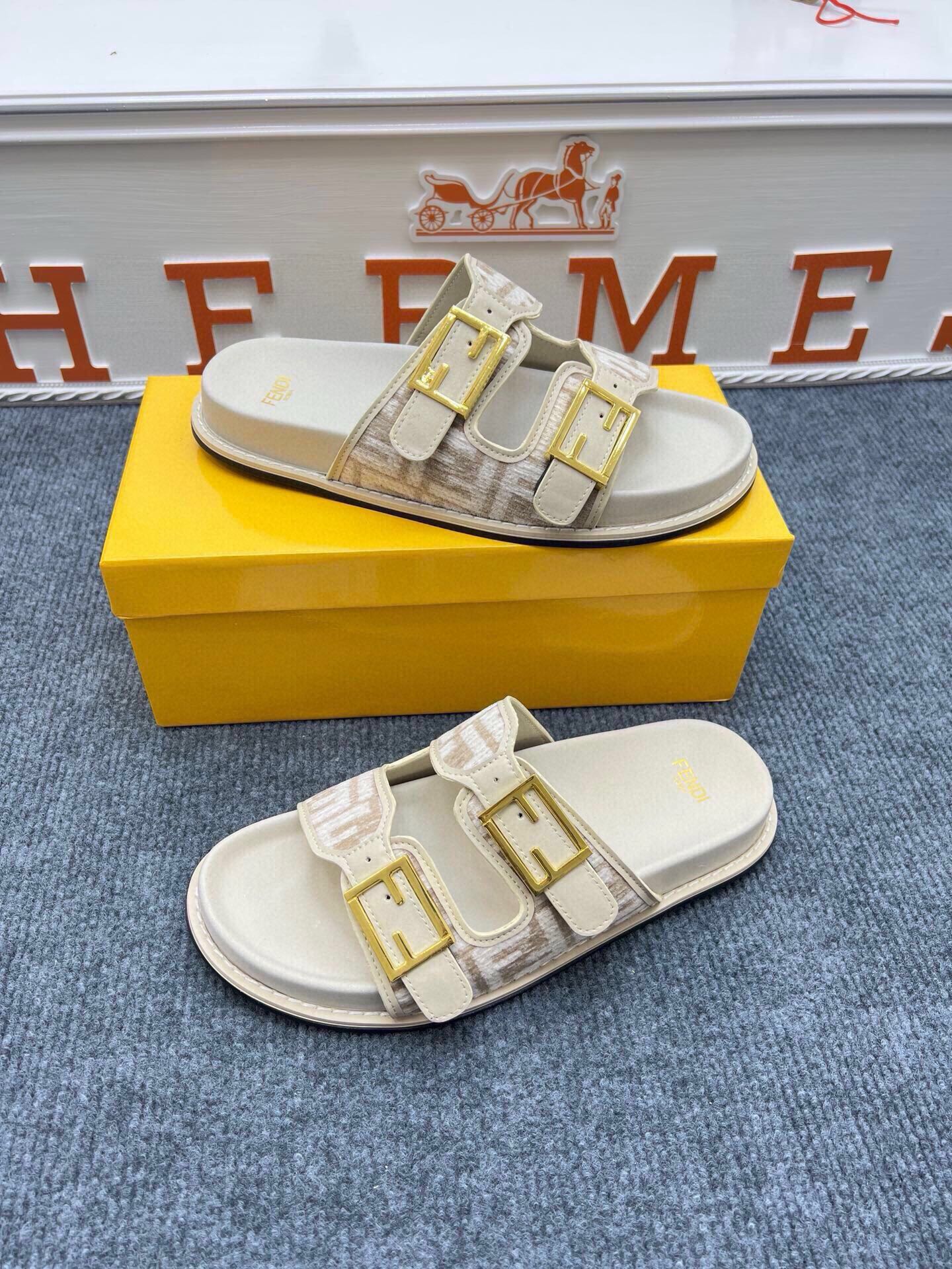 54F38ZDE Stylish slippers