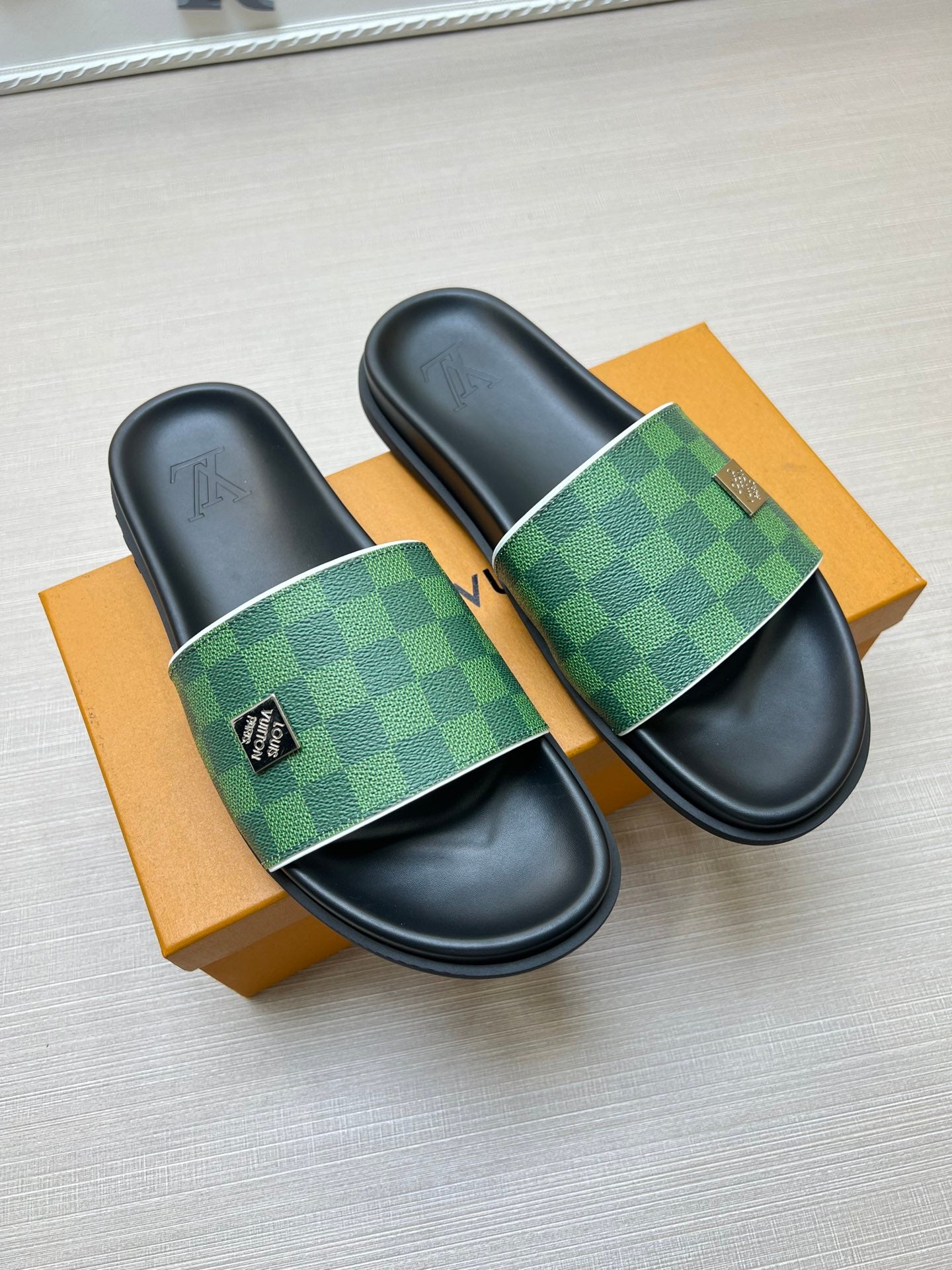 54E69ZDE Stylish slippers