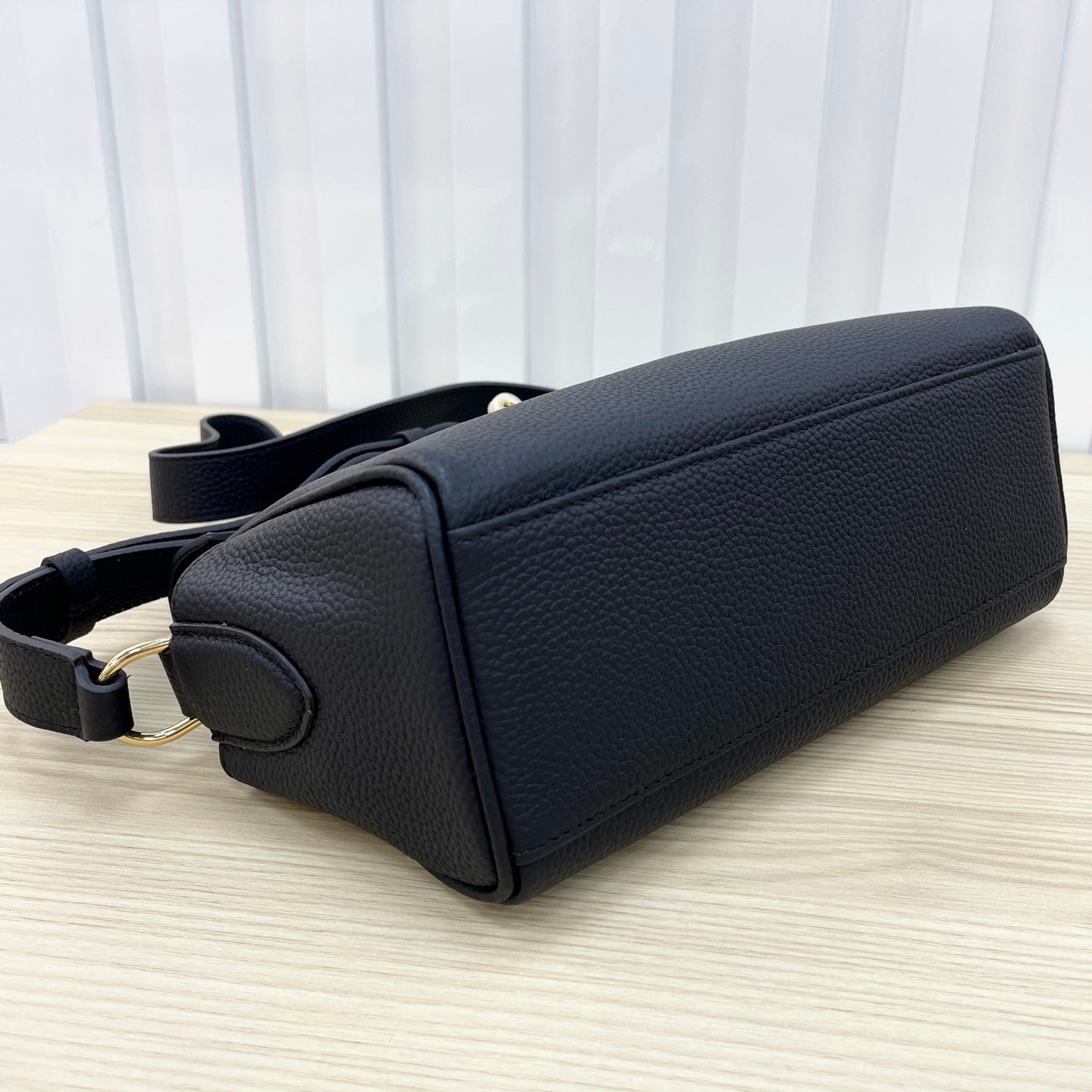 15RH4BDE Stylish leather bag