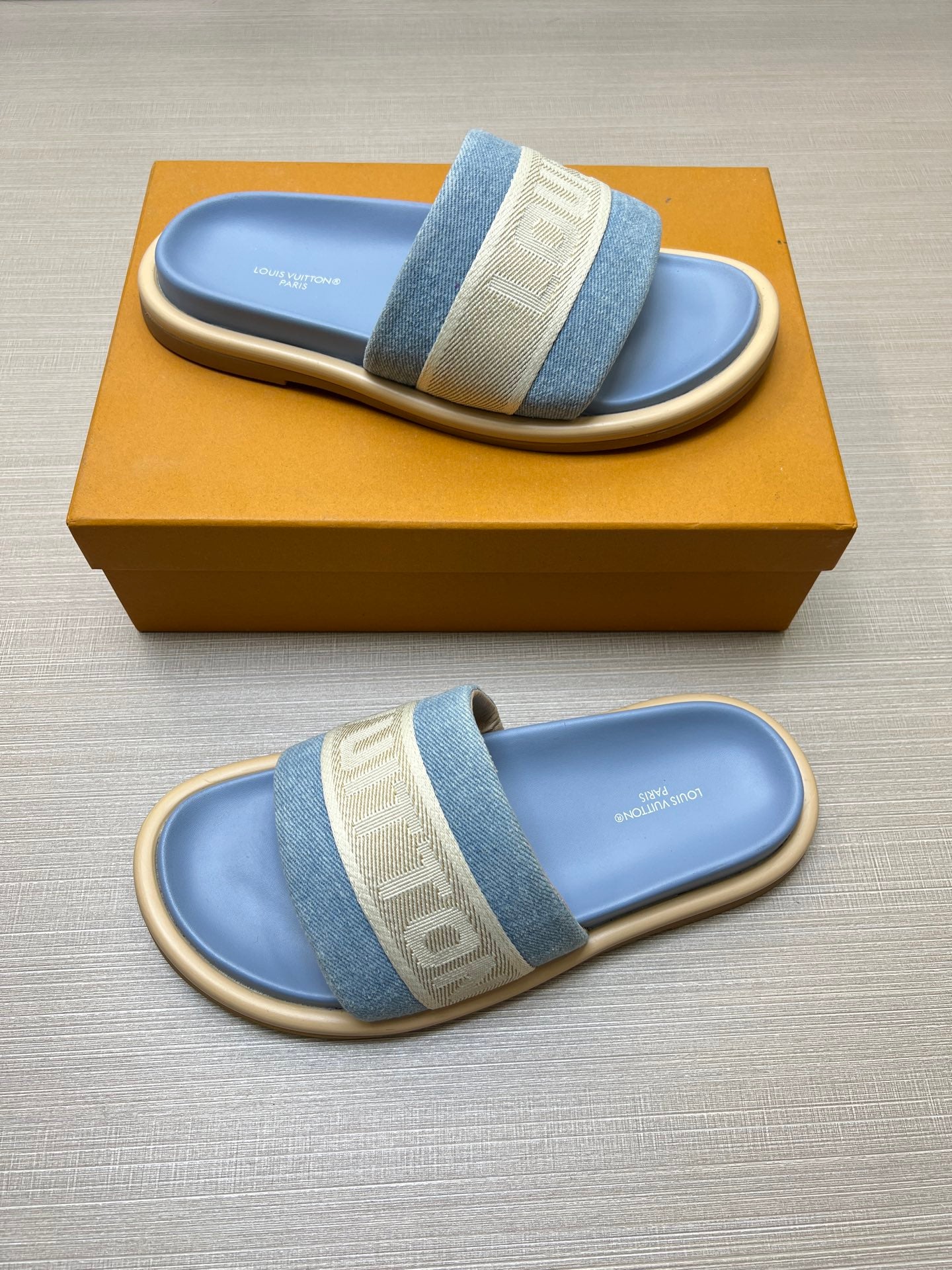 535ZE300ZDE Stylish Slippers