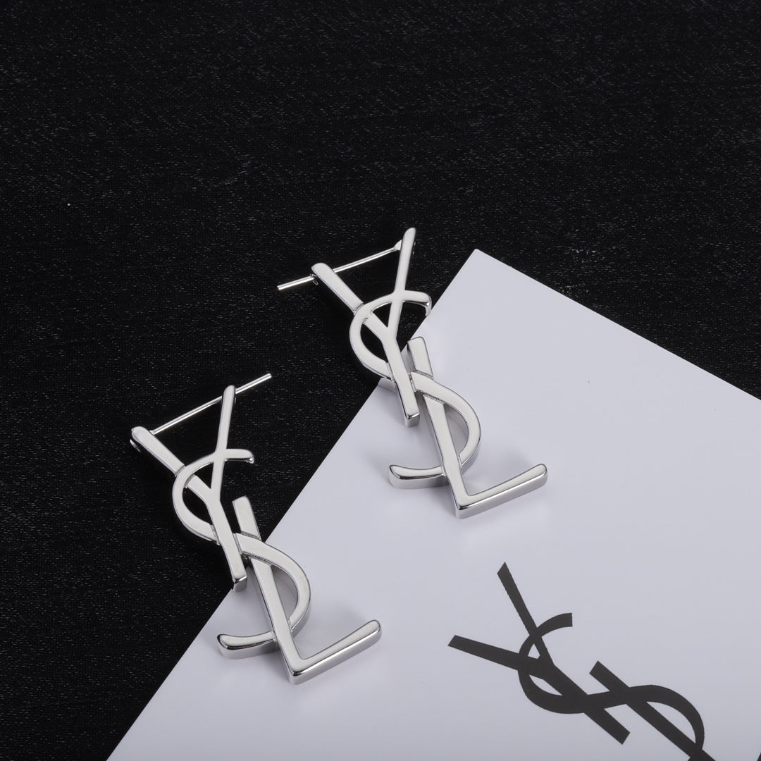 1XSL2EDE Stylish Earrings