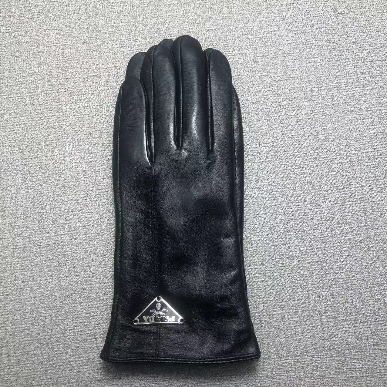 24PD83SDE Stylish gloves