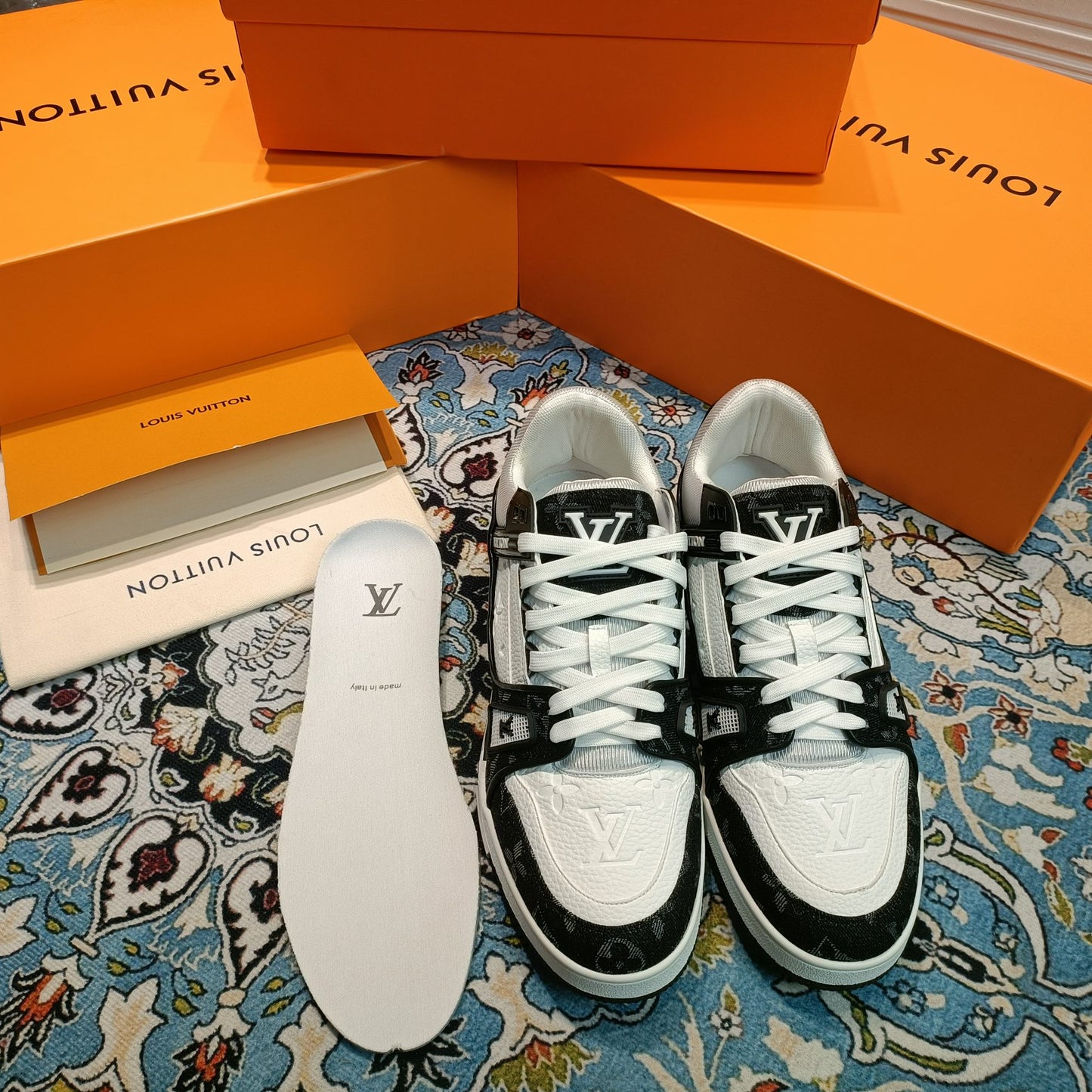 1XE23ZDE Stylish Sneakers