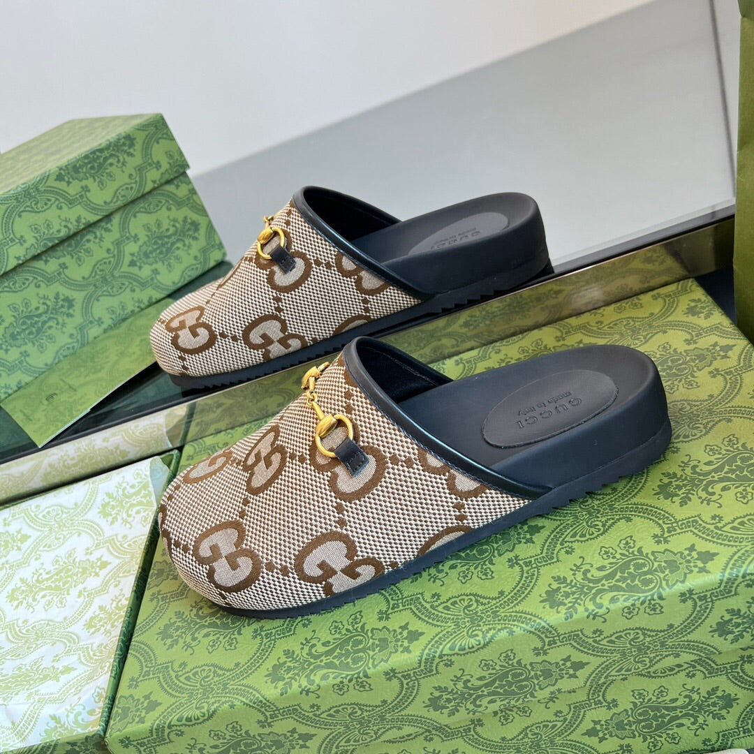 2YB26ZDE Stylish Slippers
