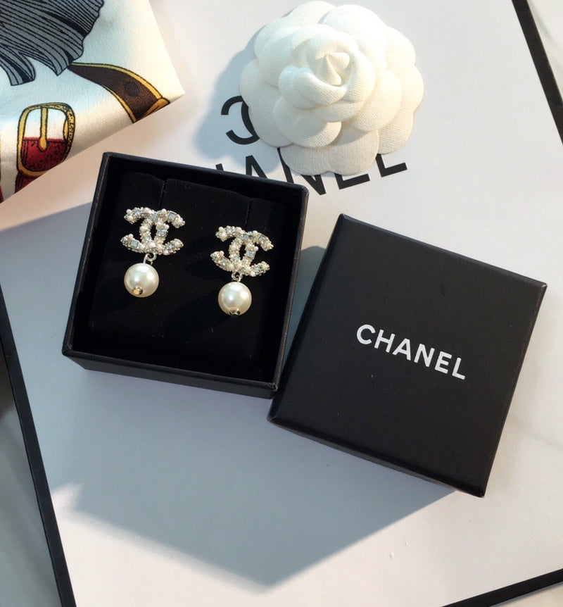 1NC41EDE Stylish Earrings