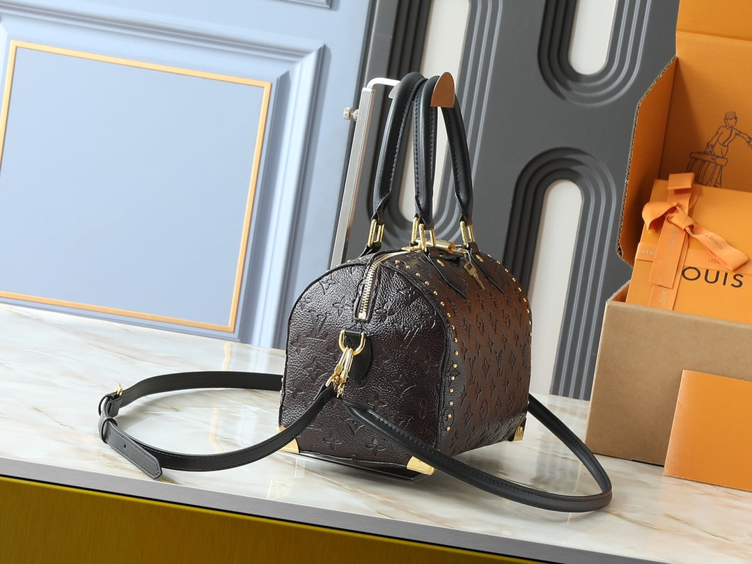 15RE52BDE Stylish leather bag