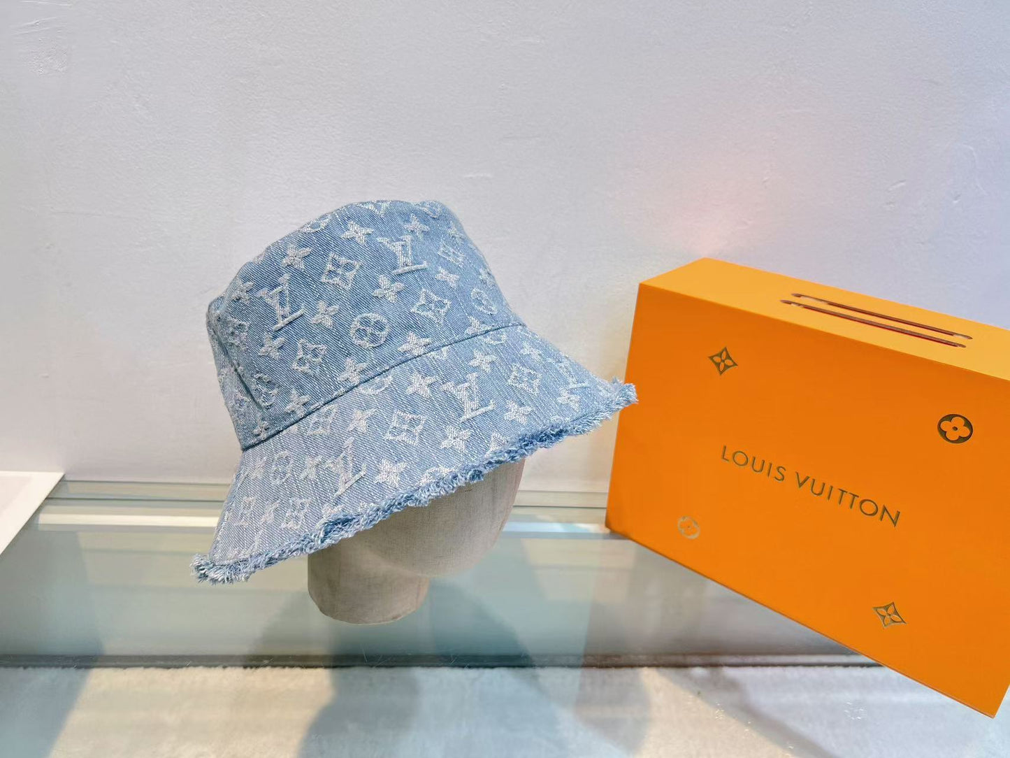 125ZE510MDE Stylish hats