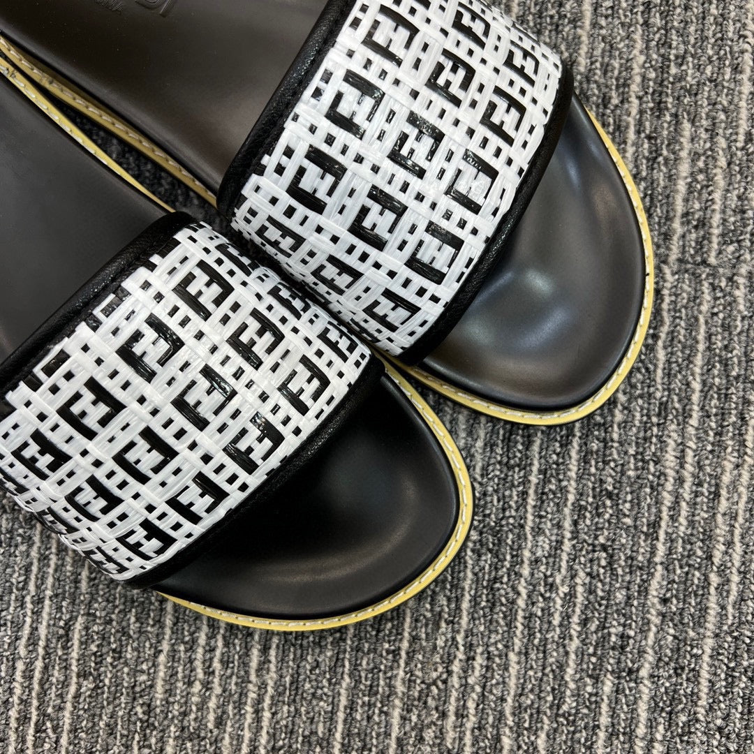 5XF104ZDE Stylish Slippers