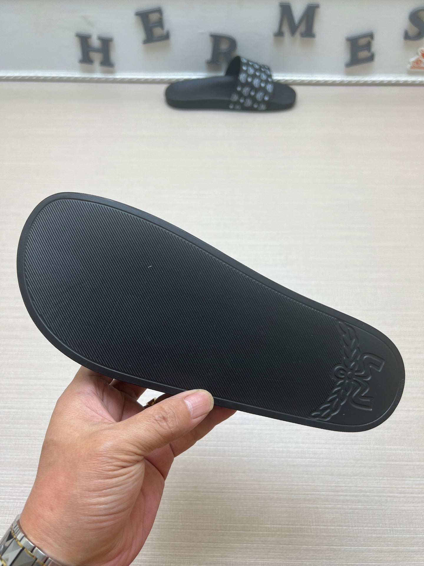 54M46ZDE Stylish slippers