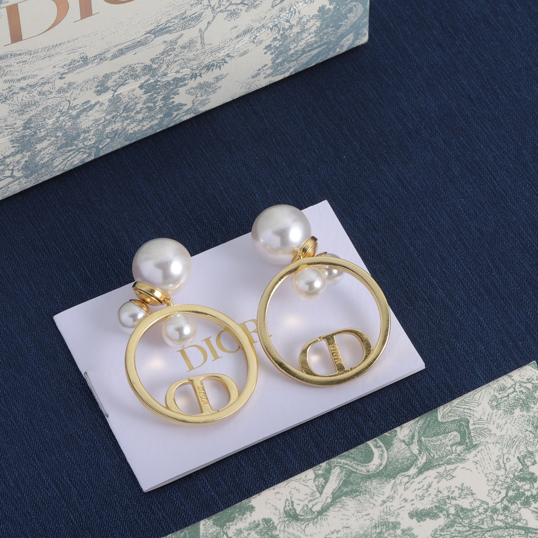 14D945EDE Stylish Earrings