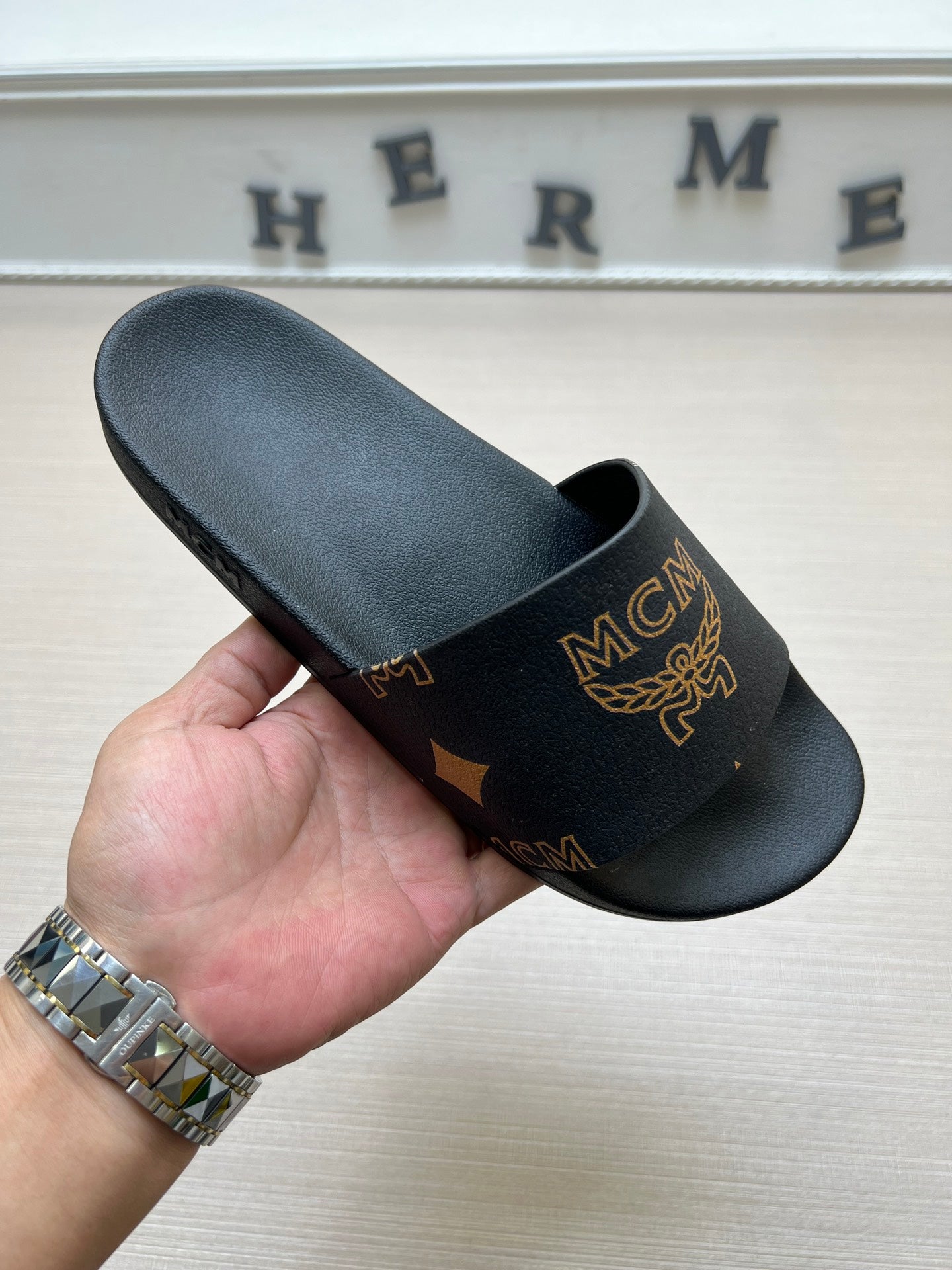 54M43ZDE Stylish slippers