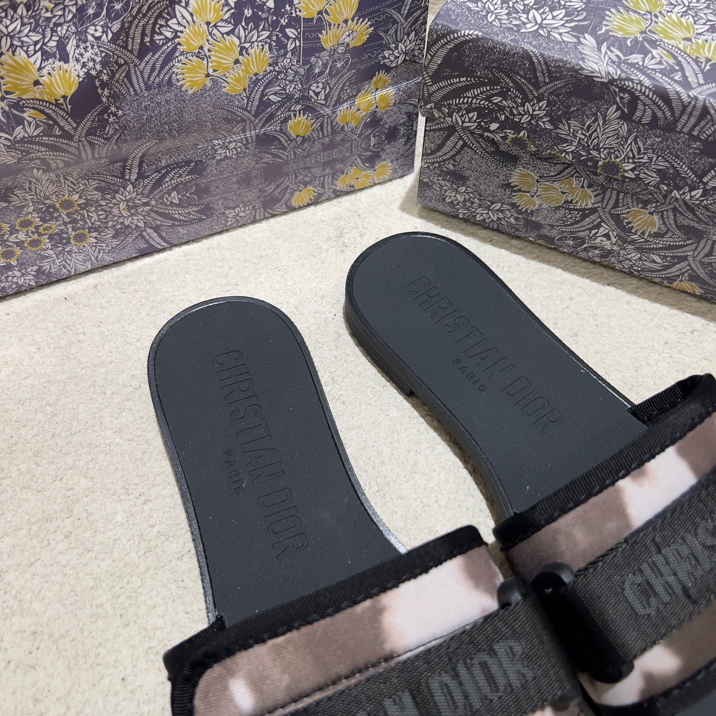 14D18ZDE Stylish slippers