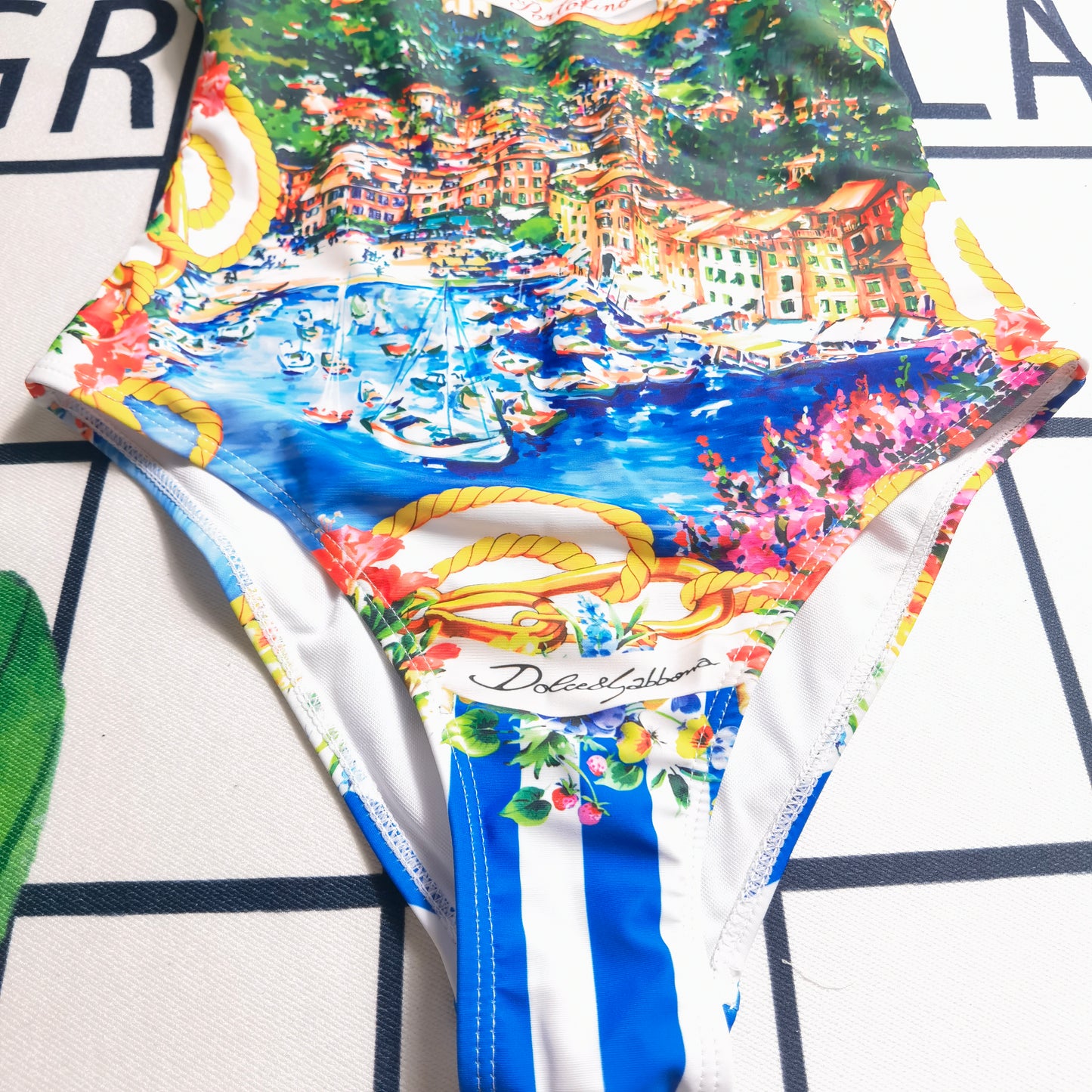 14A97YDE Stylish Bikini swimsuit