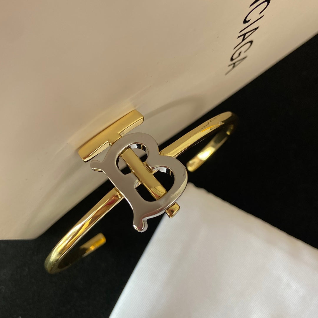 14A466XDE Stylish Earrings Bracelets Necklaces