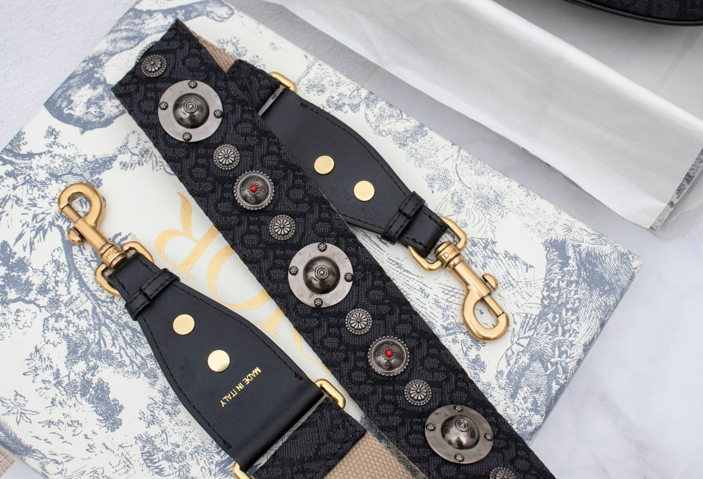 5D12BDE Stylish leather bag