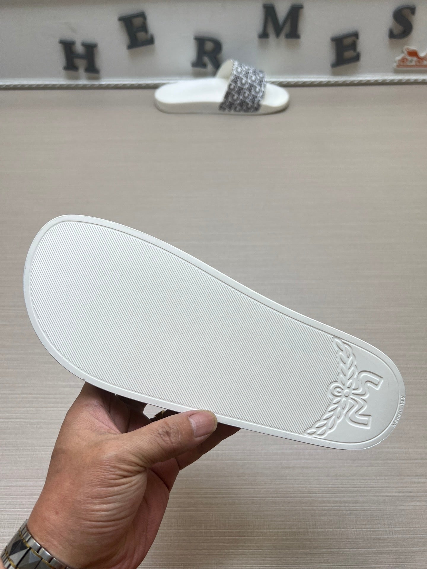 54M45ZDE Stylish slippers