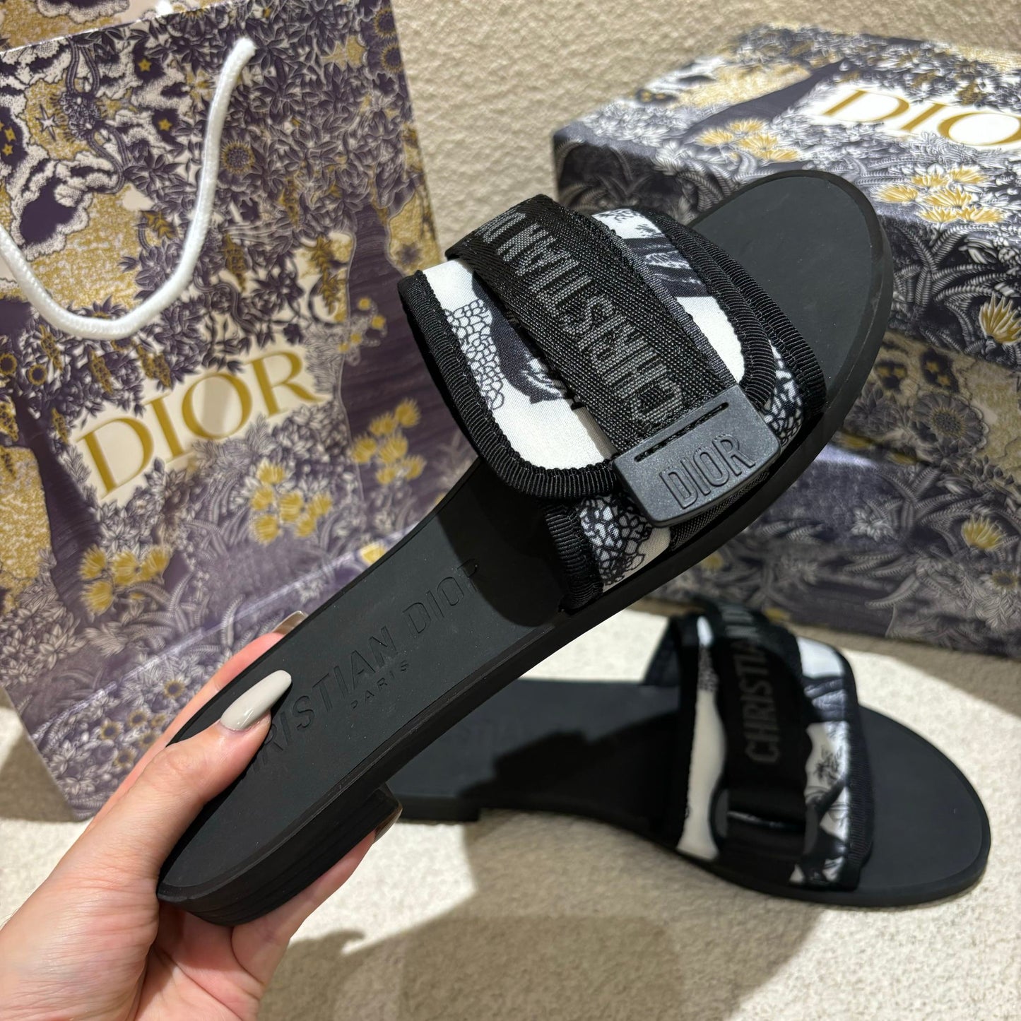 14D17ZDE Stylish slippers