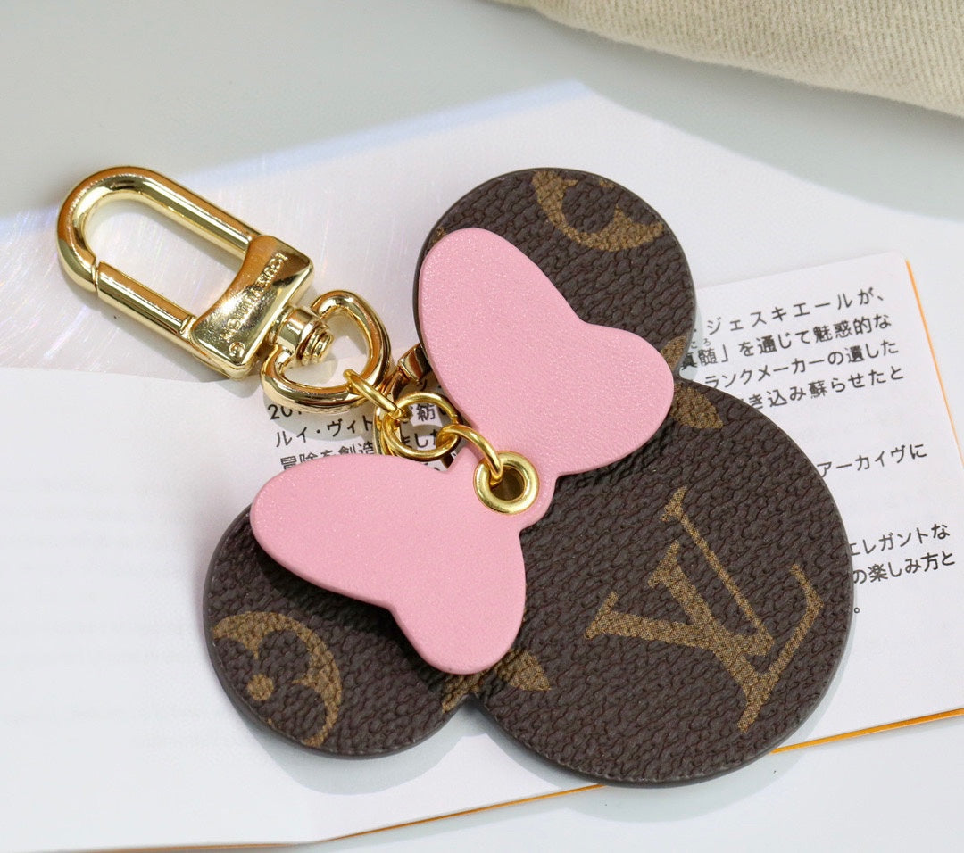 3RE13ADE Stylish key closure