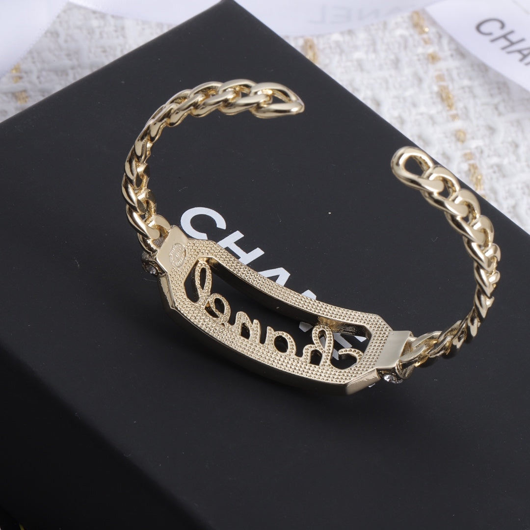 1YC17KDE Stylish Bracelets