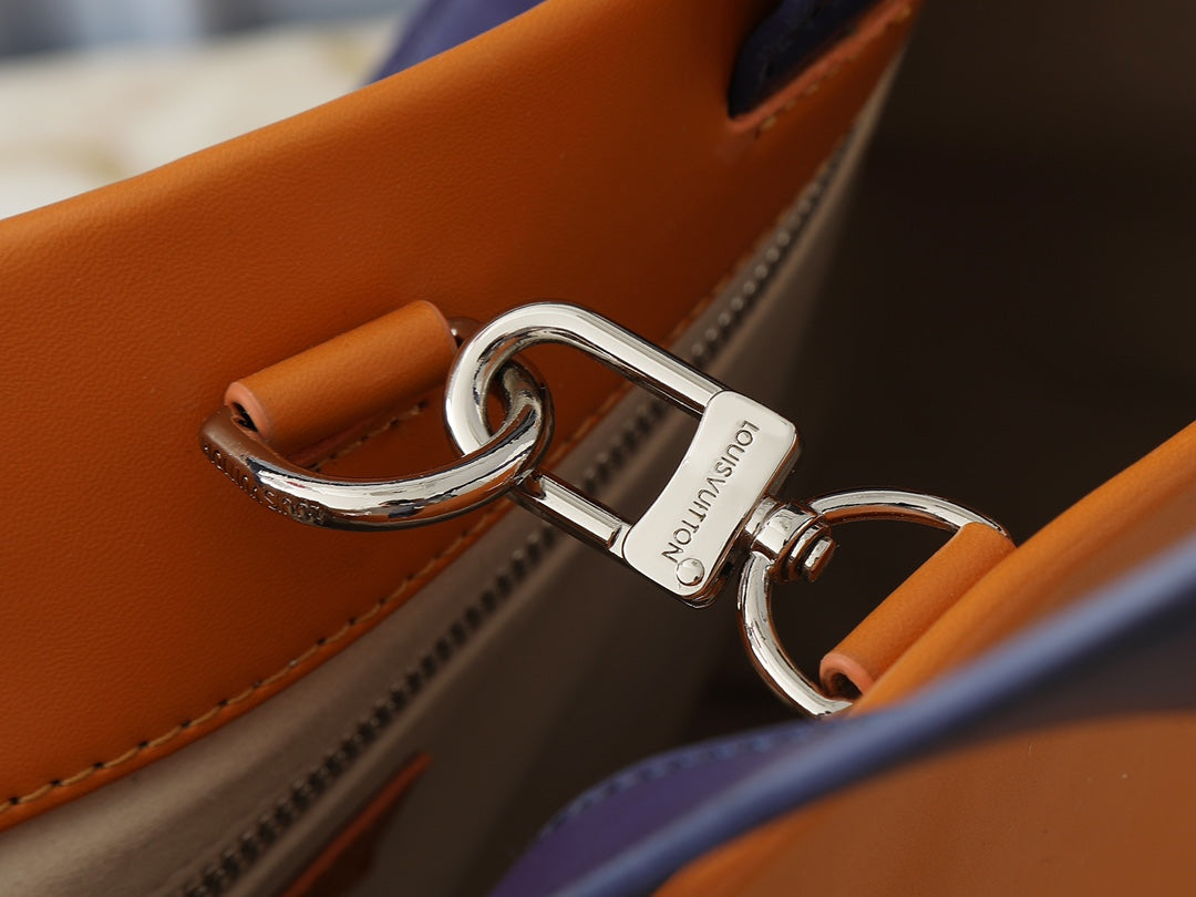 15XE9BDE Stylish leather bag