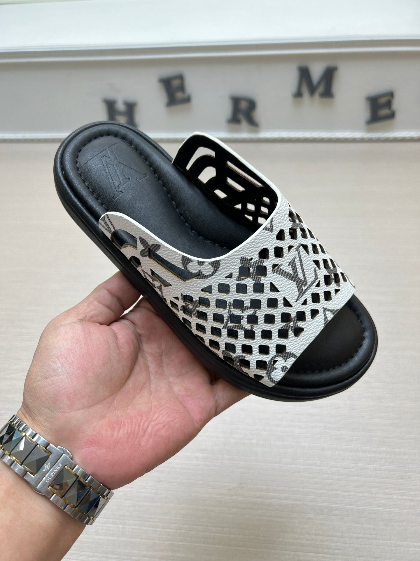 54E83ZDE Stylish slippers