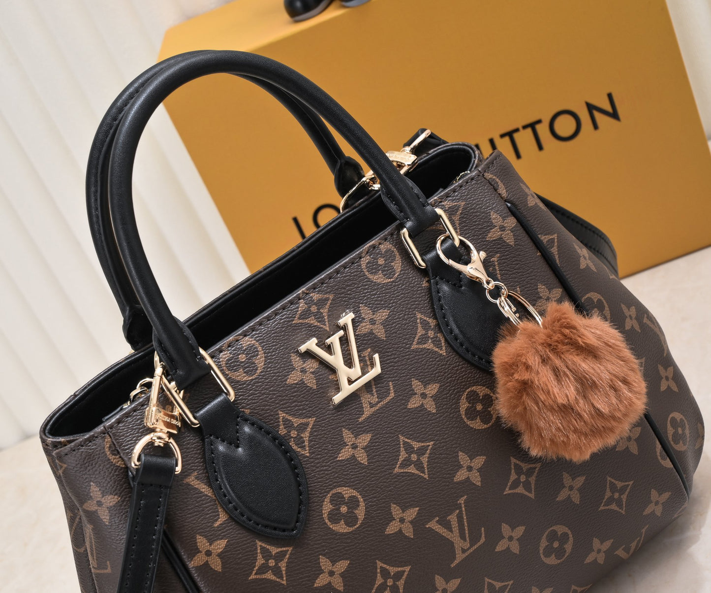 165NE102BDE Stylish leather bag