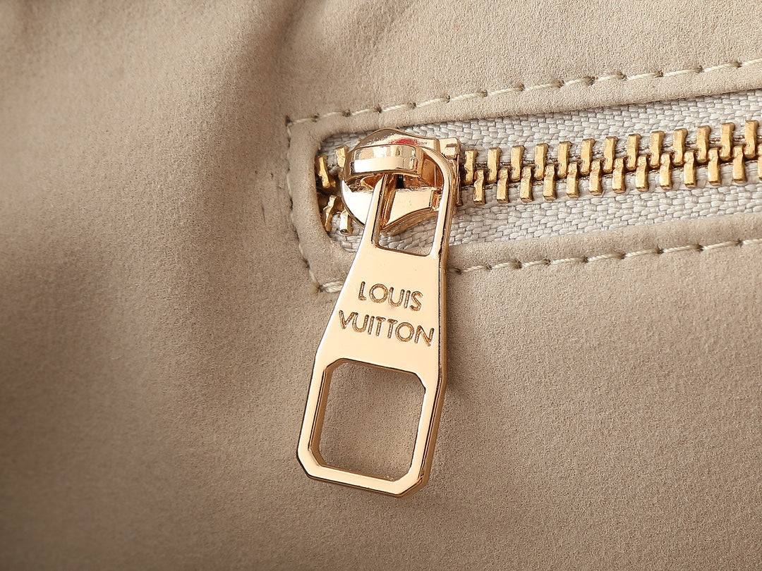 15XE8BDE Stylish leather bag