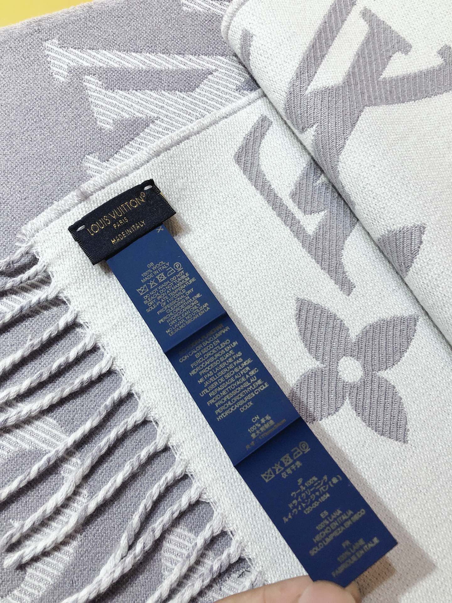 175RE27WDE Stylish Winter Scarves