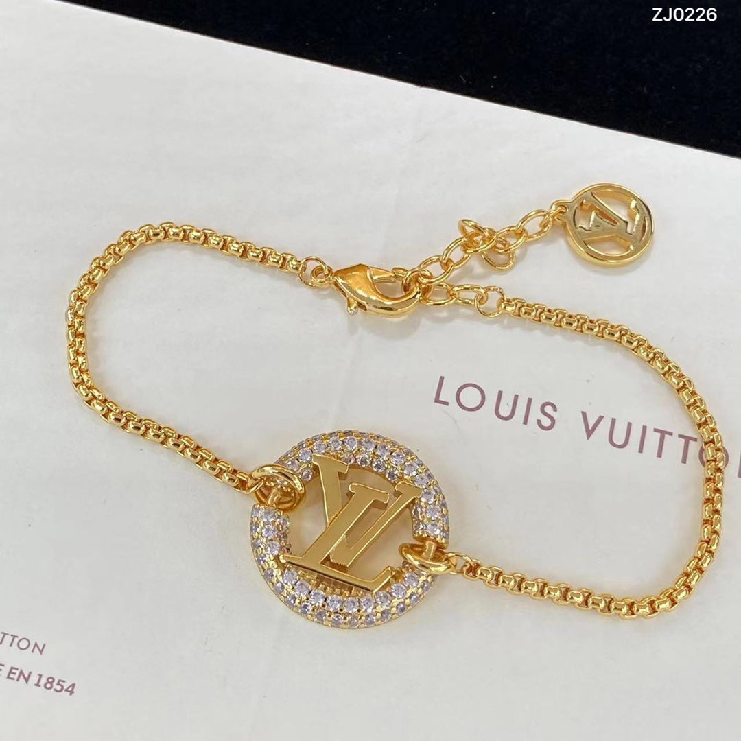 14E556XDE Stylish Earrings Bracelets Necklaces