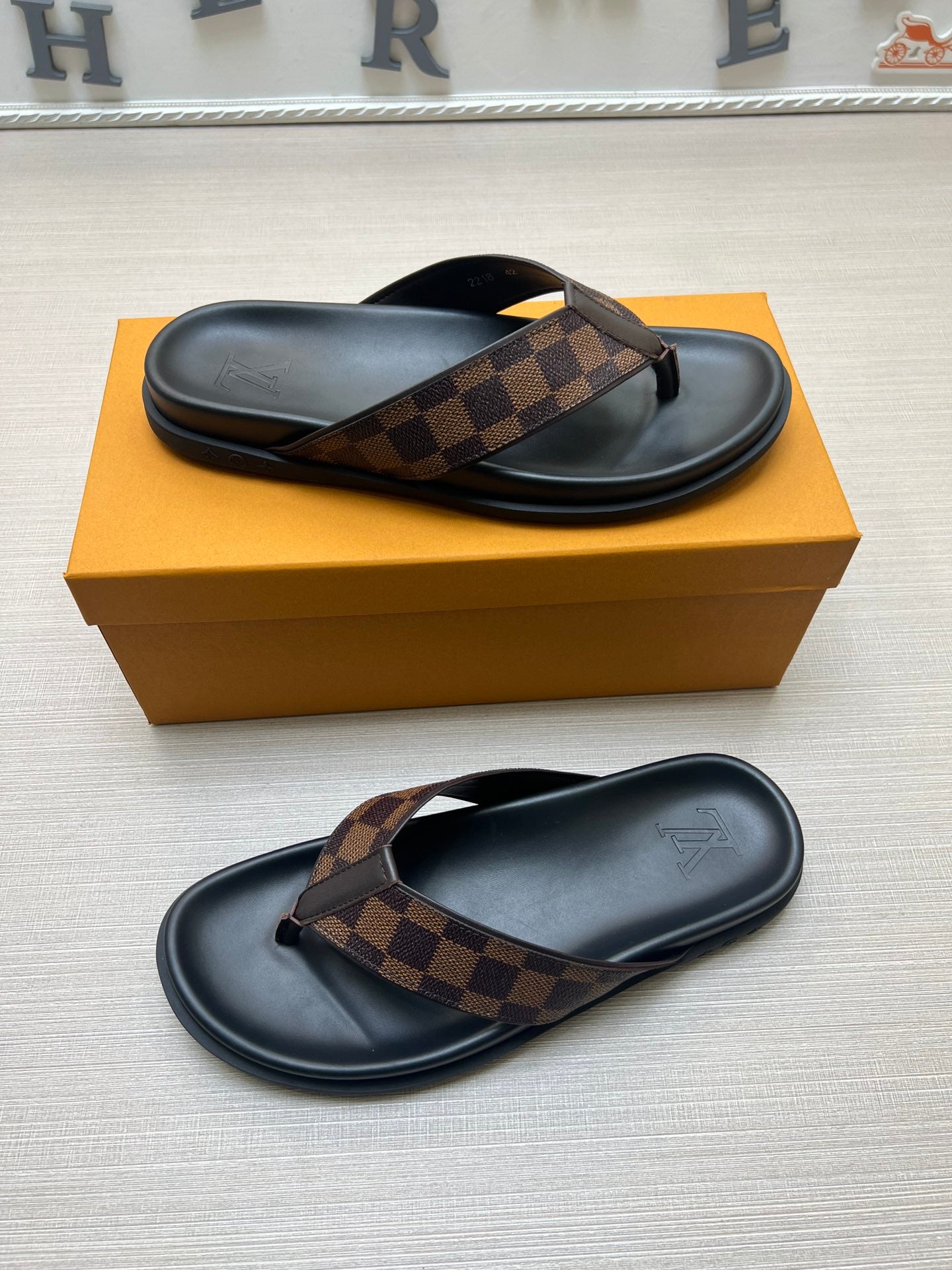54E60ZDE Stylish slippers