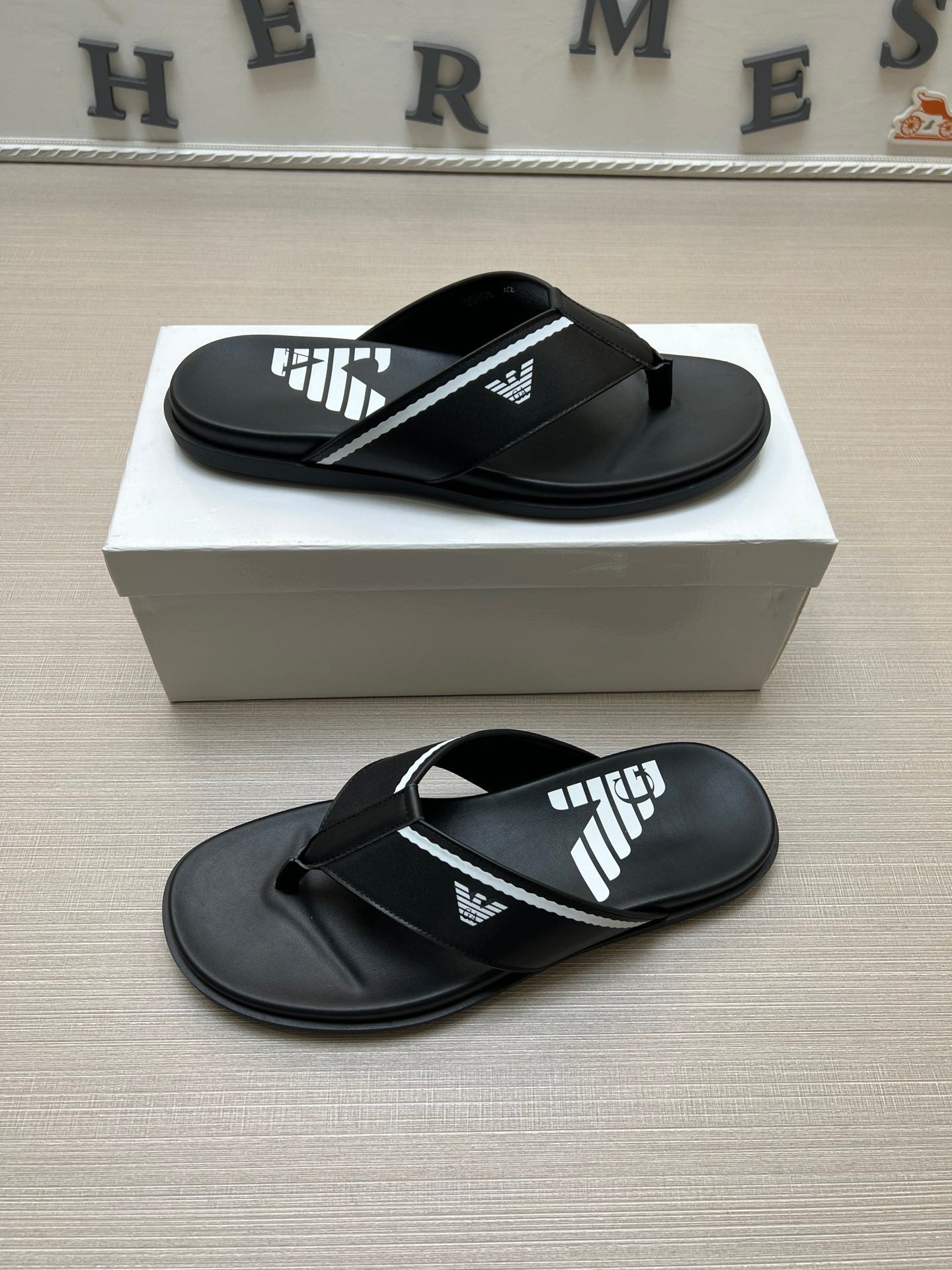 54A102ZDE Stylish slippers