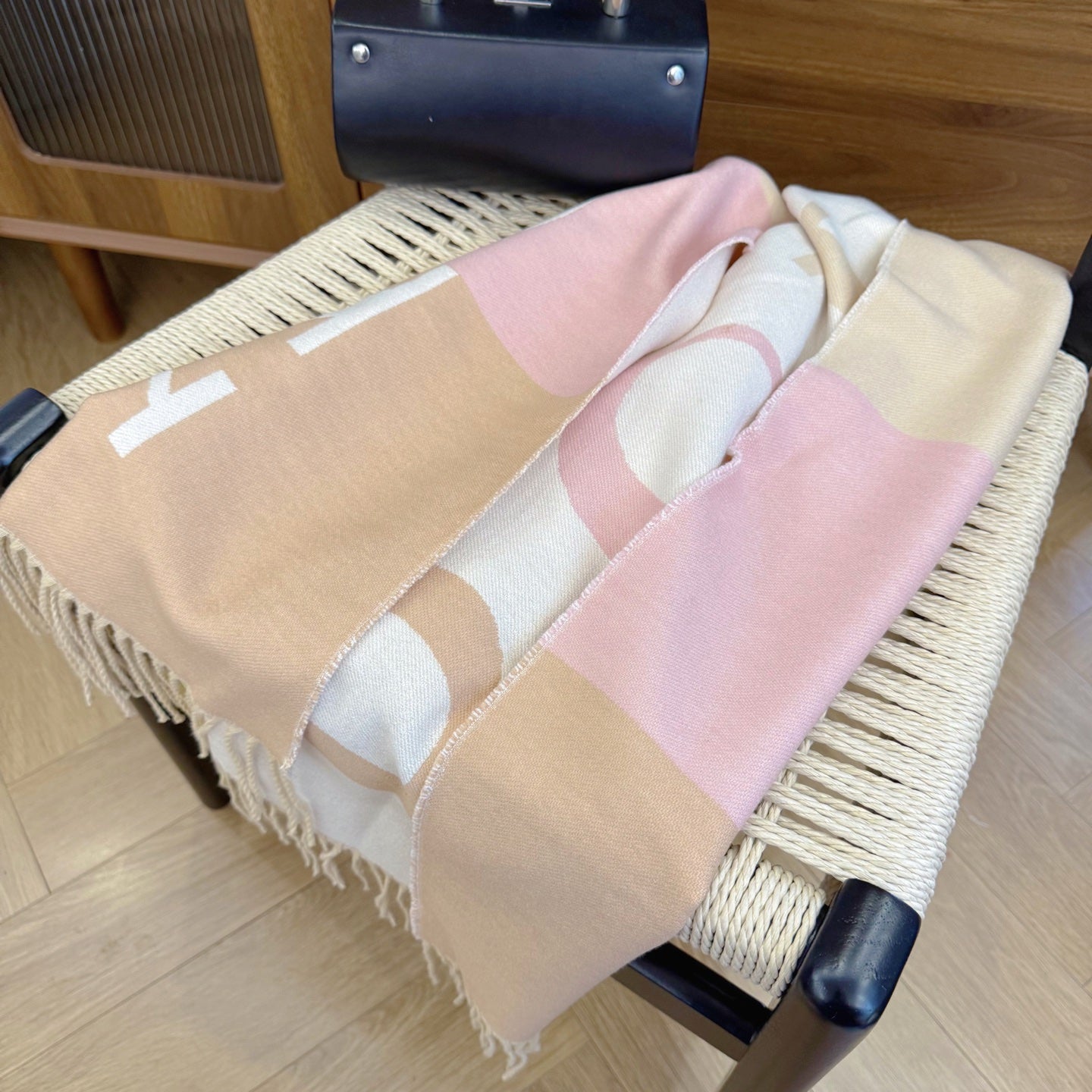 175RR16WDE Stylish Winter Scarves