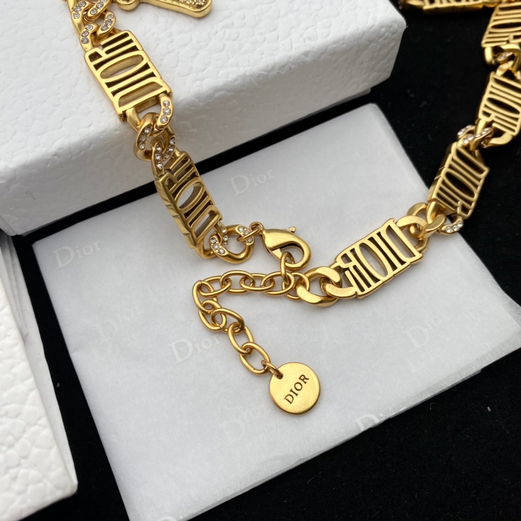 14C747KDE Stylish Necklaces