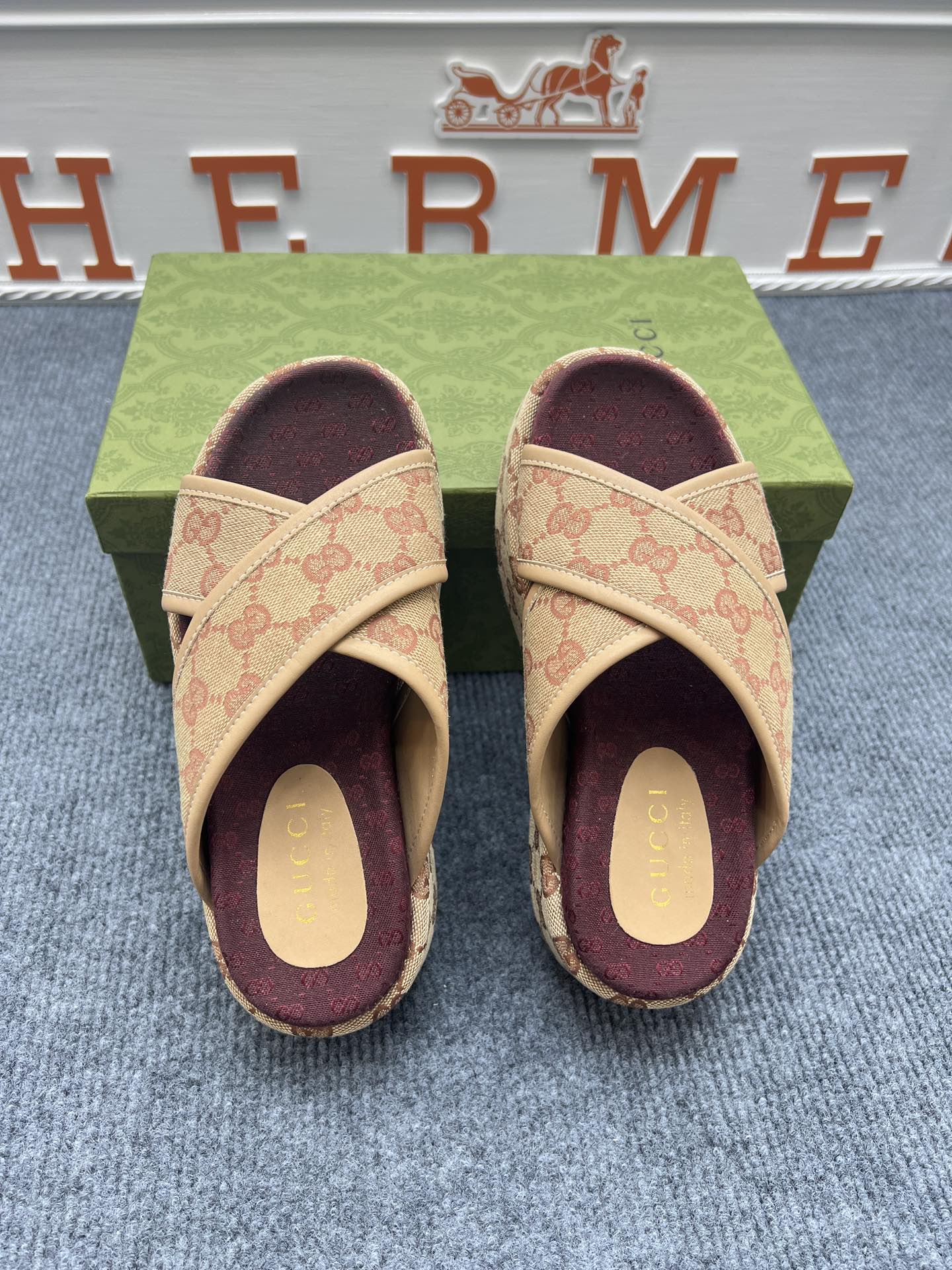 5YB69ZDE Stylish Slippers