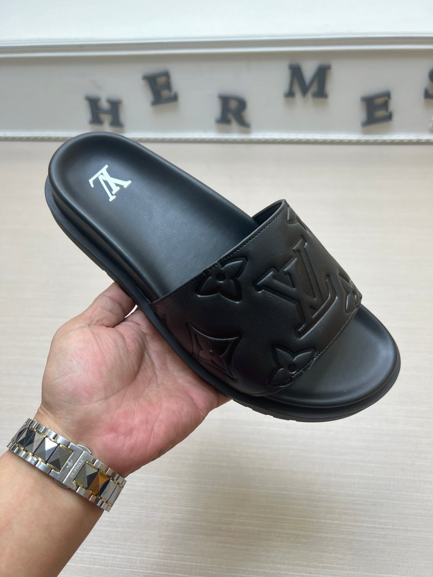 54E3ZDE Stylish slippers