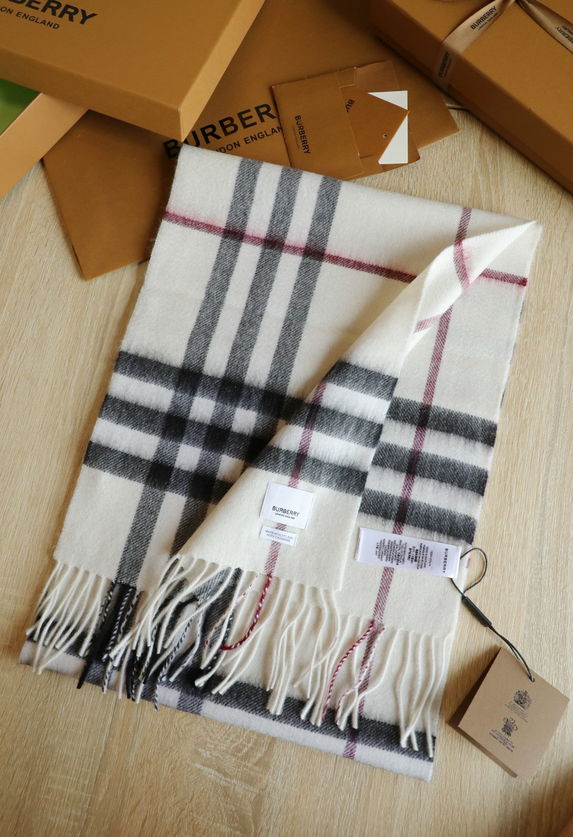 185ZR3WDE Stylish Winter Scarves