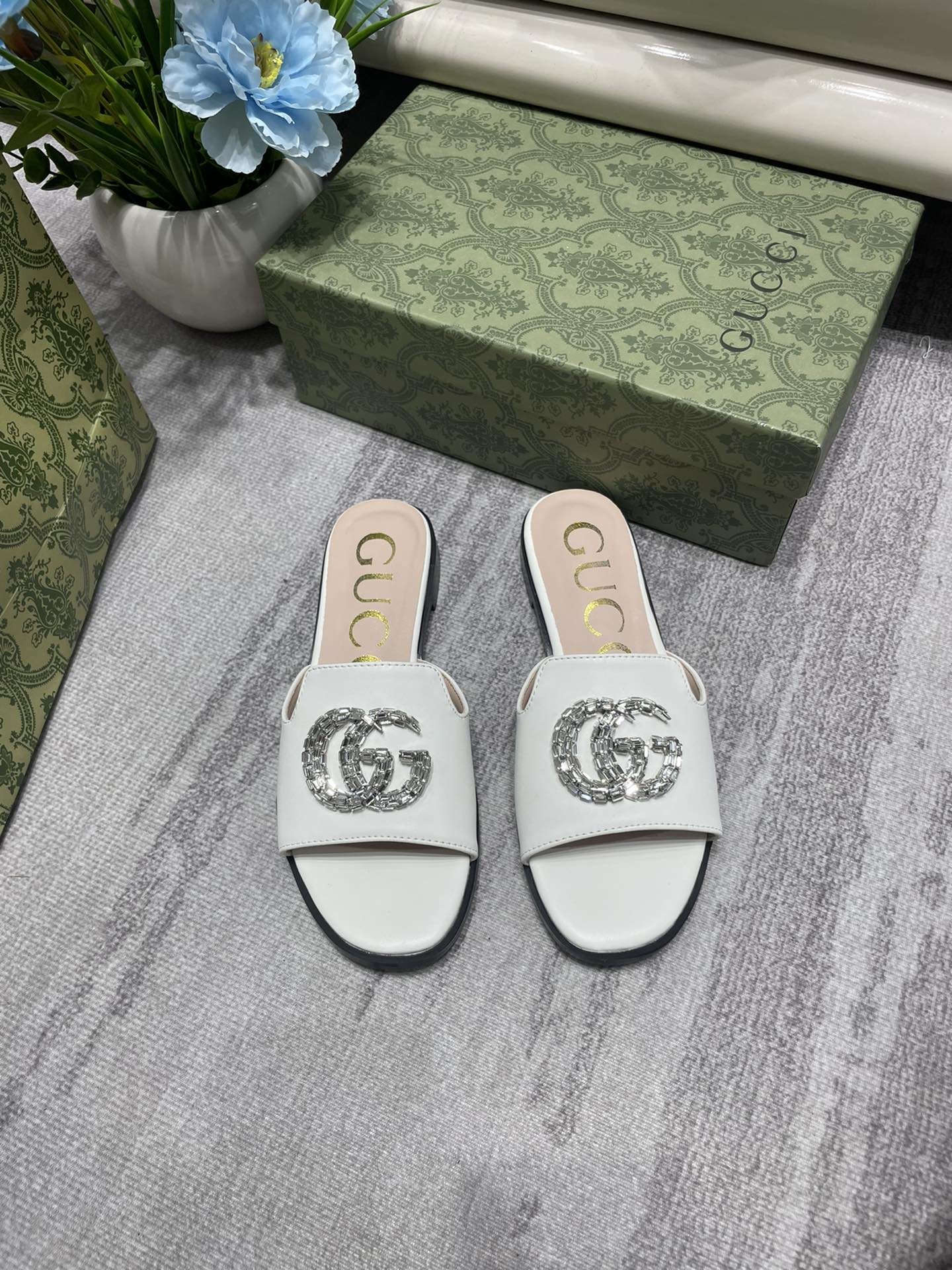 14B30ZDE Stylish slippers