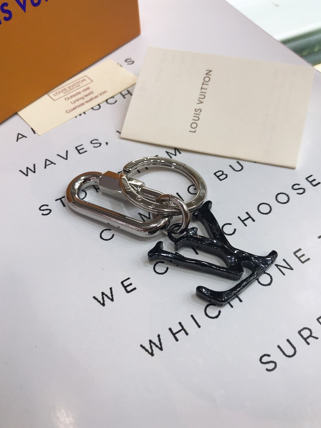 14E29ADE Stylish key closure