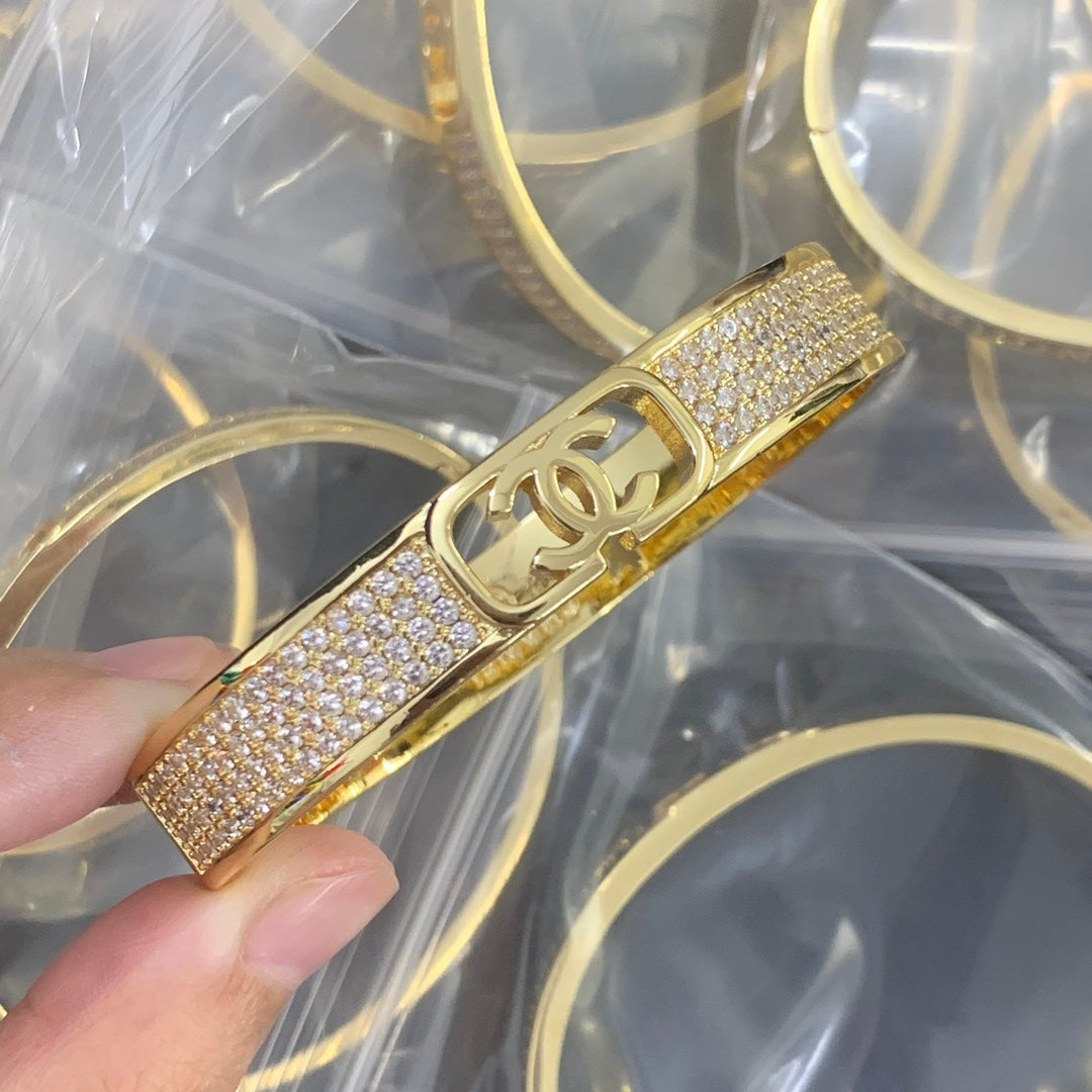 84C13kDE Stylish Bracelets