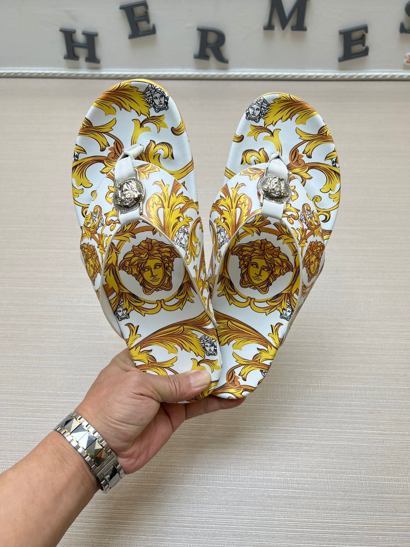 54V96ZDE Stylish slippers