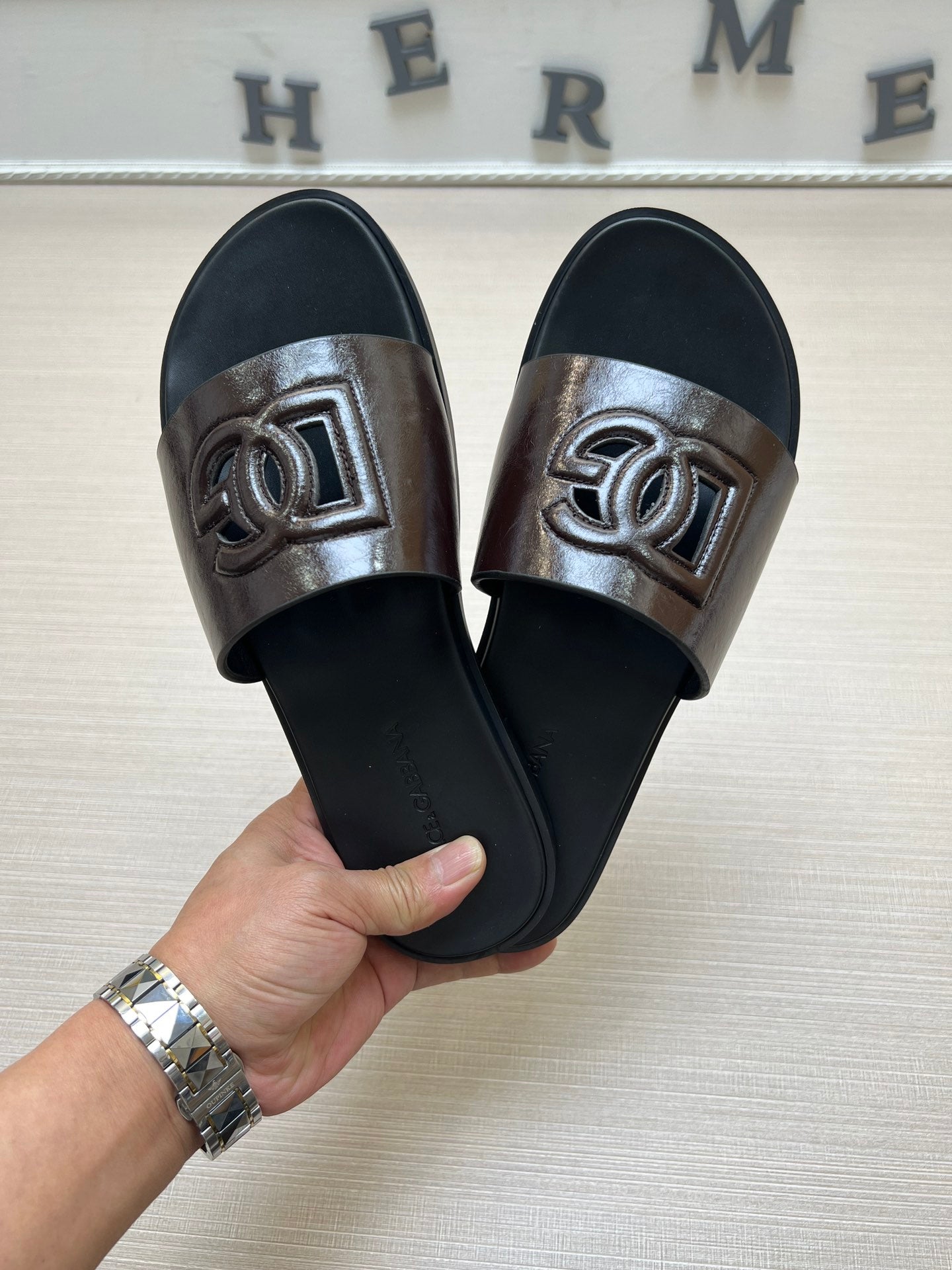 54A64ZDE Stylish slippers